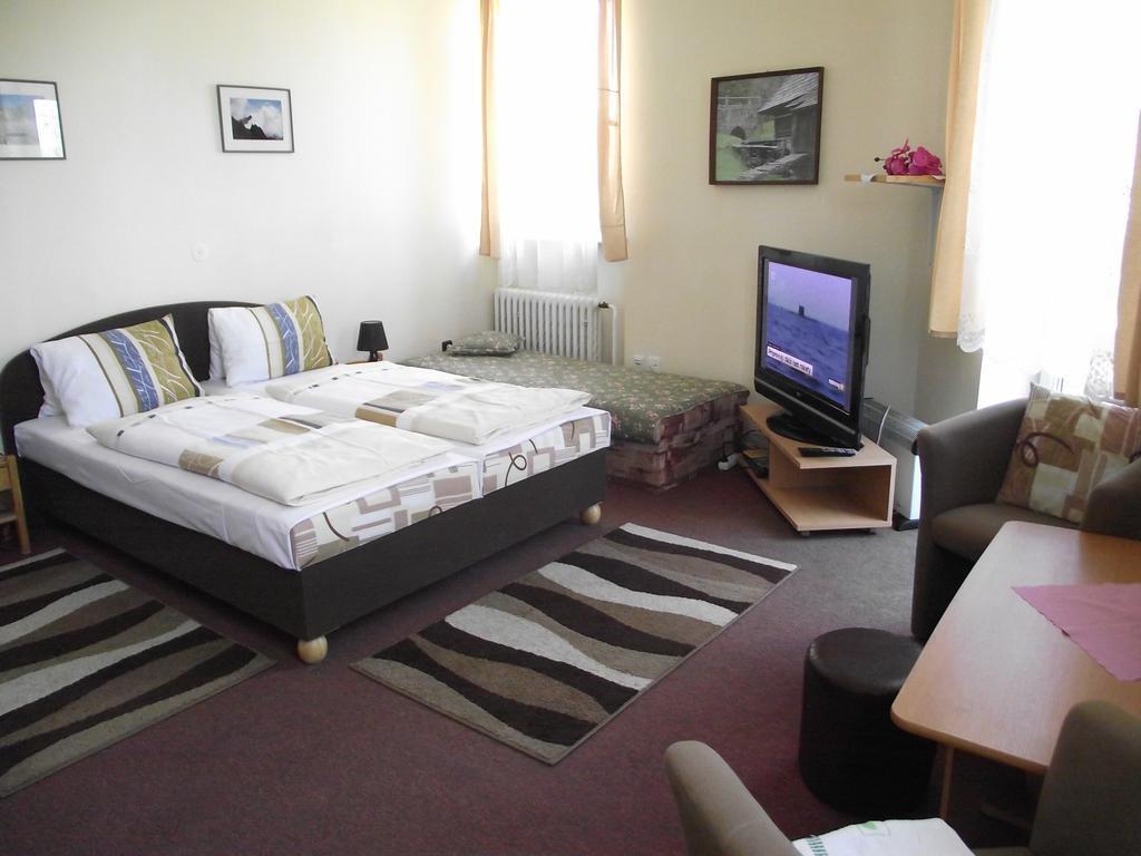 Penzion Slavia Poprad Extérieur photo